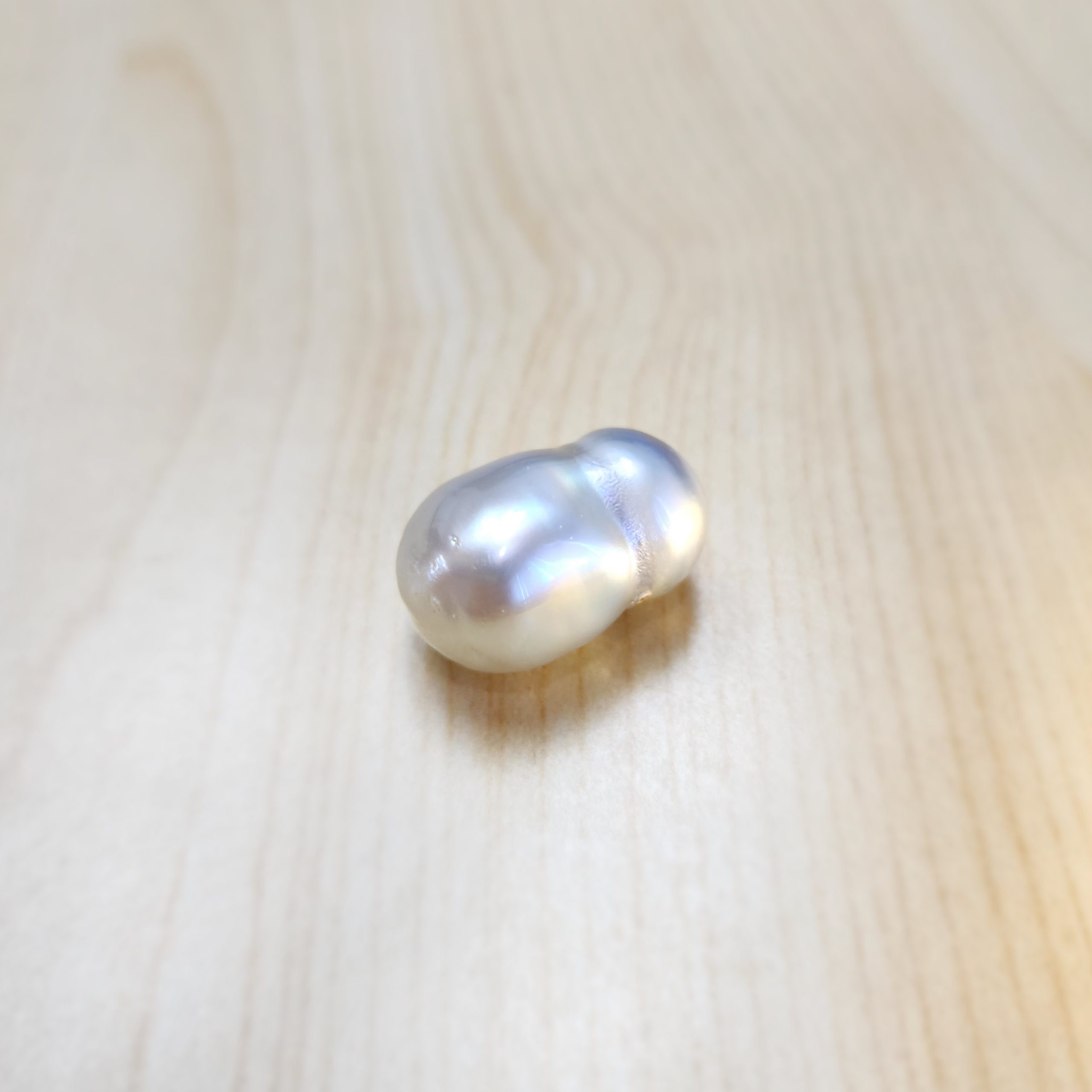 South Sea Pearl 16.2 mm x 25.6 mm